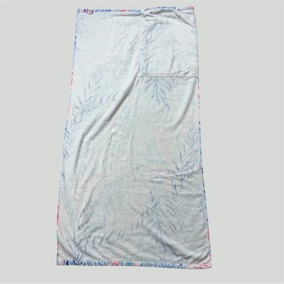 Lilly Pulitzer Convertible Beach Towel Backpack  Kaleidoscope Coral Pink Blue - Picture 4 of 9